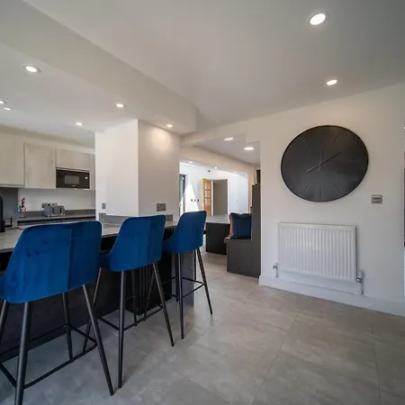 20 Guest Luxury - Private Pool, Hot Tub & Gym