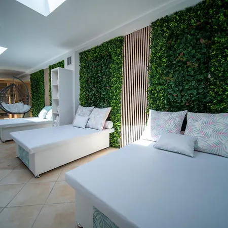 20 Guest Luxury - Private Pool, Hot Tub & Gym Guest house *
