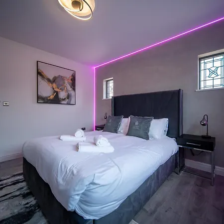 Guest house 20 Guest Luxury - Private Pool, Hot Tub & Gym Lytham St Annes