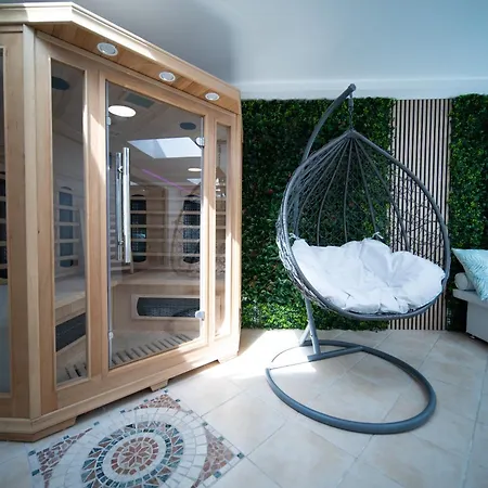 20 Guest Luxury - Private Pool, Hot Tub & Gym * Lytham St Annes