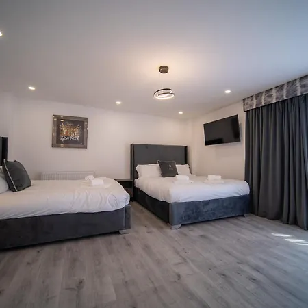 20 Guest Luxury - Private Pool, Hot Tub & Gym Guest house *