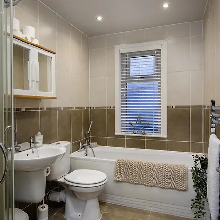 Blackpool Abode - Seaside Cove Holiday home