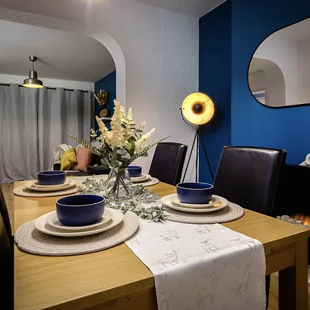 Blackpool Abode - Seaside Cove Holiday home *