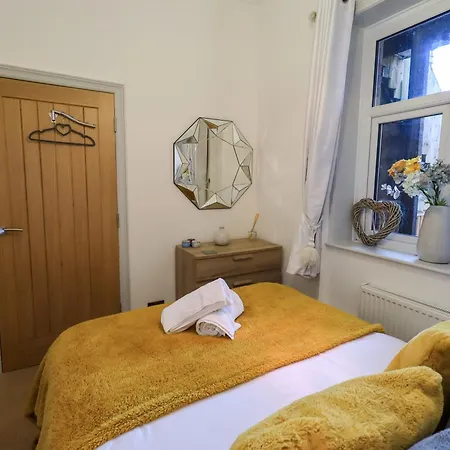 Clifton Drive Apartment