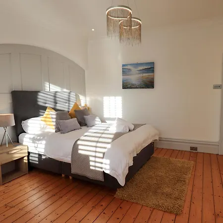 Clifton Drive * Lytham St Annes