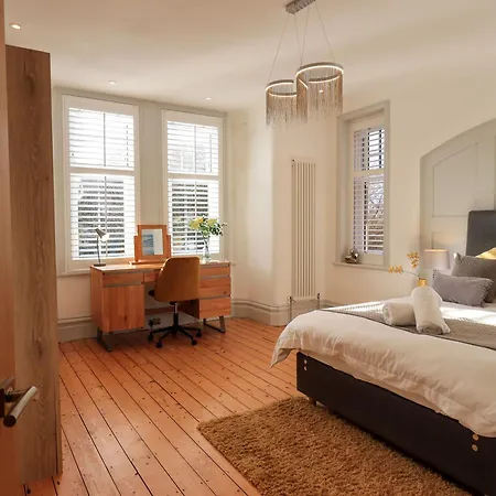 Apartment Clifton Drive *