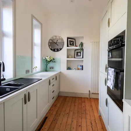 Clifton Drive Apartment