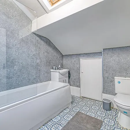 Glendale House By Guestz * Lytham St Annes