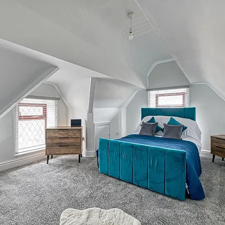 Glendale House By Guestz