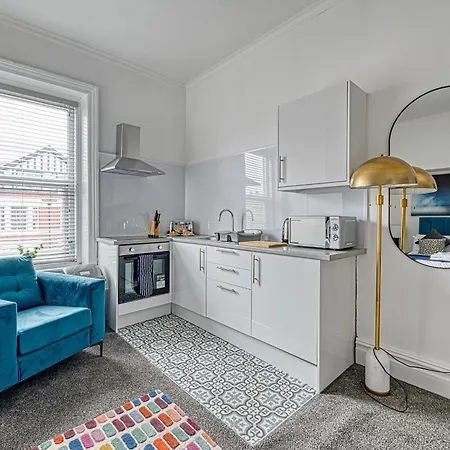 Glendale House By Guestz Lytham St Annes