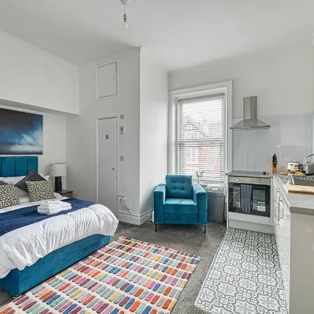 Glendale House By Guestz