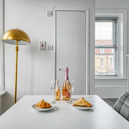 Glendale House By Guestz Apartment