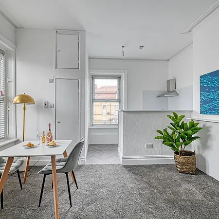 Glendale House By Guestz Apartment Lytham St Annes