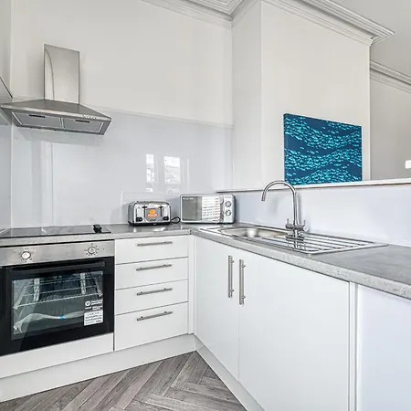 Glendale House By Guestz Apartment Lytham St Annes