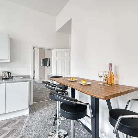Glendale House By Guestz Lytham St Annes