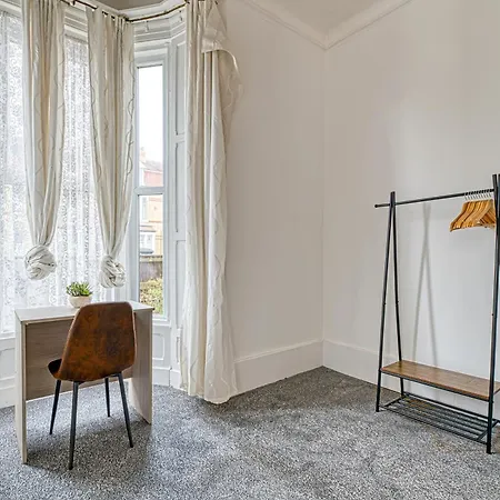 Glendale House By Guestz * Lytham St Annes