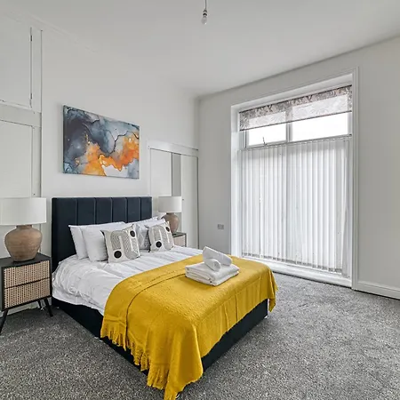 Apartment Glendale House By Guestz