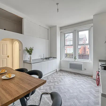 Glendale House By Guestz Lytham St Annes