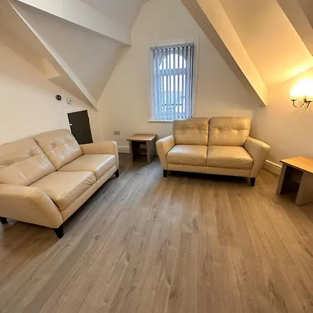 Lovely 2 Bed In Apartment *