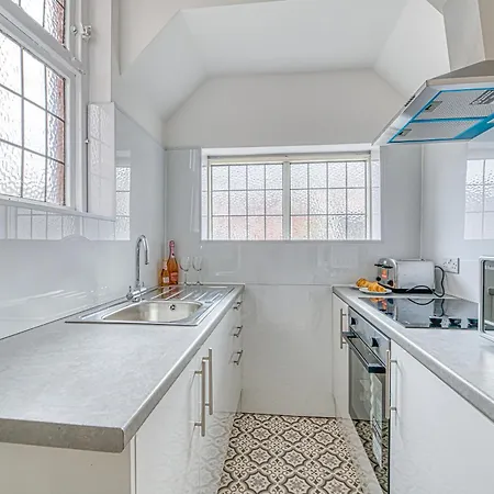 Apartment Glendale House By Guestz