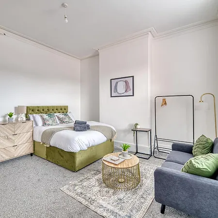 Apartment Glendale House By Guestz