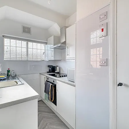 Glendale House By Guestz