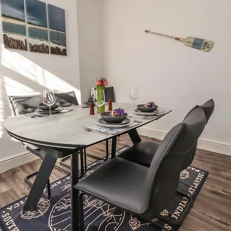 23 Dock Road Holiday home