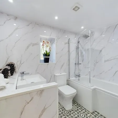 Tudor Hot Tub Family House Holiday home *