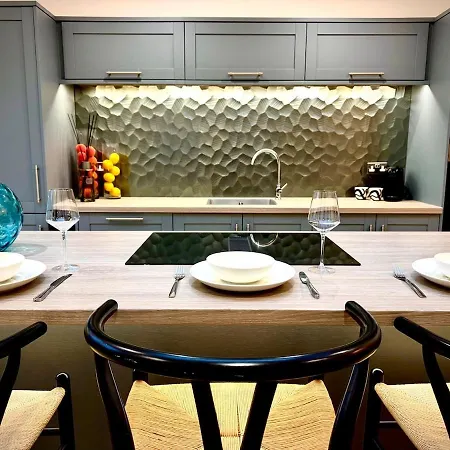 Holiday home Tudor Hot Tub Family House
