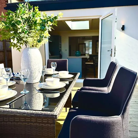 Holiday home Tudor Hot Tub Family House