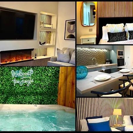 Tudor Hot Tub Family House Holiday home *