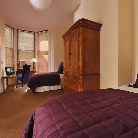 Howarth House Aparthotel 4*