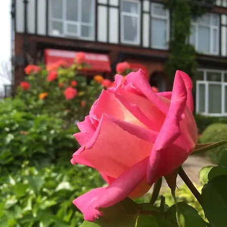 The Fairmile Bed & Breakfast 3*