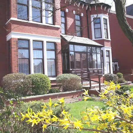 Church View Apartment *
