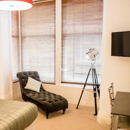 Howarth House Aparthotel 4*
