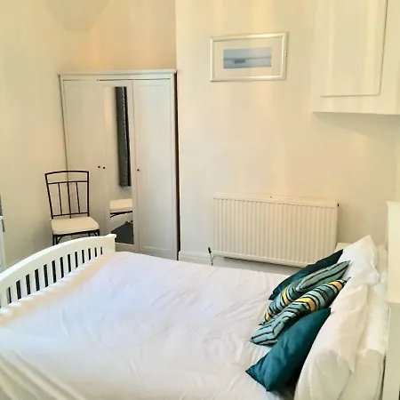 Woodlands Apartment *
