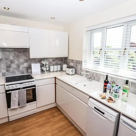 Apartment 3 Rothbury Place *