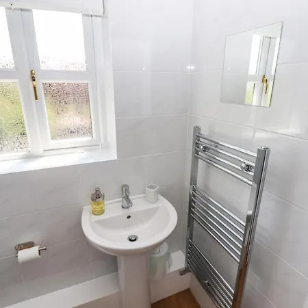 3 Rothbury Place