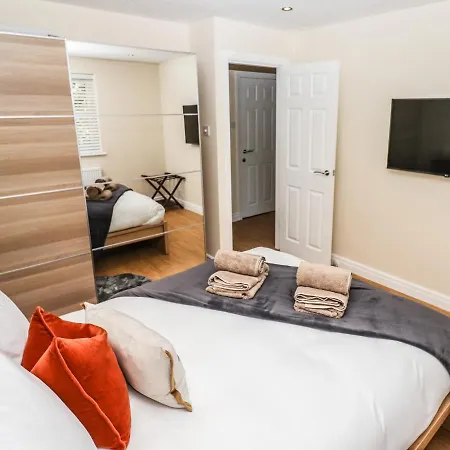 3 Rothbury Place Apartment