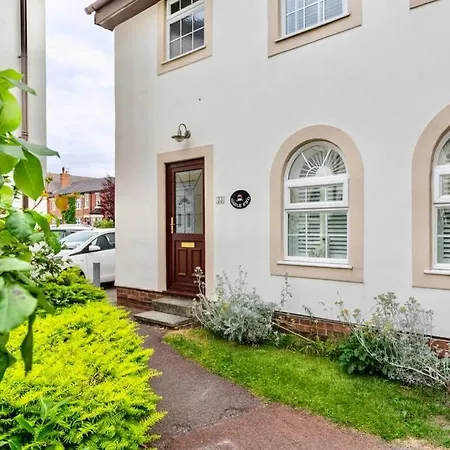 A Cheerful Three Bedroom House In Leafy Lytham Holiday home Lytham St Annes
