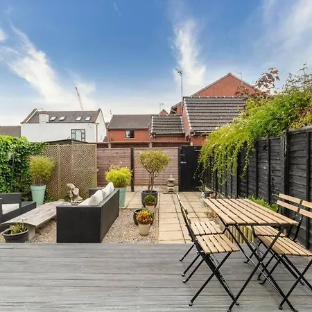 A Cheerful Three Bedroom House In Leafy Lytham Holiday home Lytham St Annes