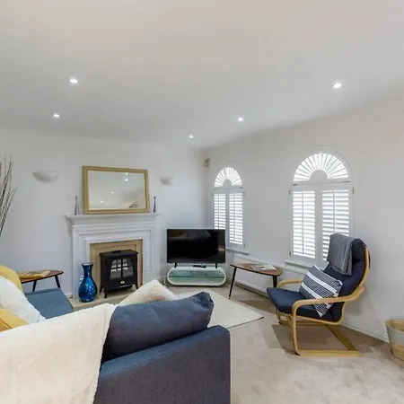 Holiday home A Cheerful Three Bedroom House In Leafy Lytham Lytham St Annes