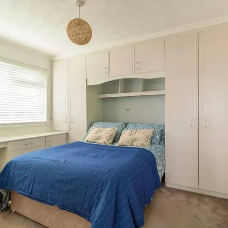A Cheerful Three Bedroom House In Leafy Lytham Holiday home Lytham St Annes