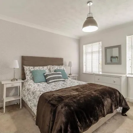 Holiday home A Cheerful Three Bedroom House In Leafy Lytham