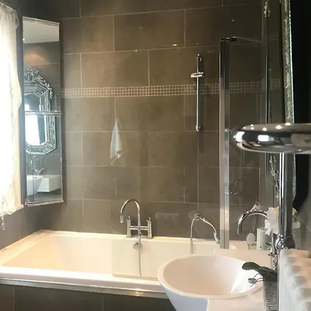 Clifton Apartment *