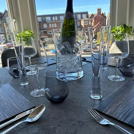 No 3 ,luxury 2 Bed 1st Floor With Free Parking,lytham St Annes Apartment *