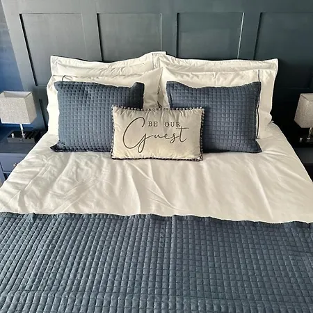No 3 ,luxury 2 Bed 1st Floor With Free Parking,lytham St Annes Apartment *