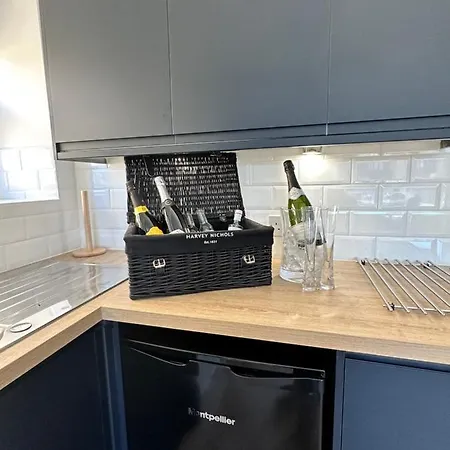 No 3 ,luxury 2 Bed 1st Floor With Free Parking,lytham St Annes Apartment