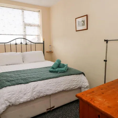 Apartment 3 *