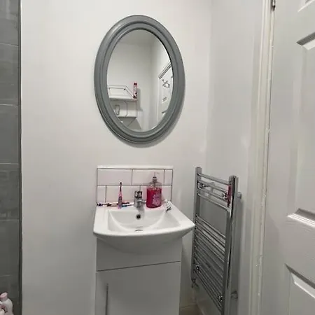 New Flat In - Sleeps 4 Apartment *